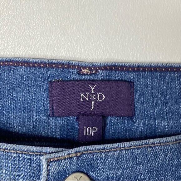 NYDJ Not Your Daughter’s Jeans | Dayla Wide Cuff Capri - Picture 3 of 7